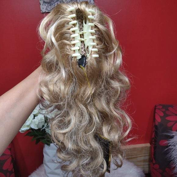 Wig - Picture 3 of 3